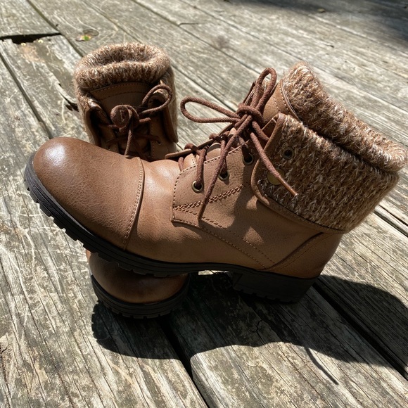 Boots - Picture 3 of 3